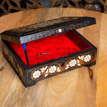 Antique Wooden Box For Jewleries 1